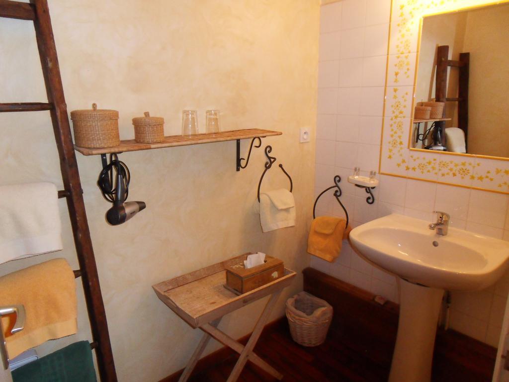 L'Estapade Des Tourelons Bed & Breakfast Saint-Jean-en-Royans Room photo