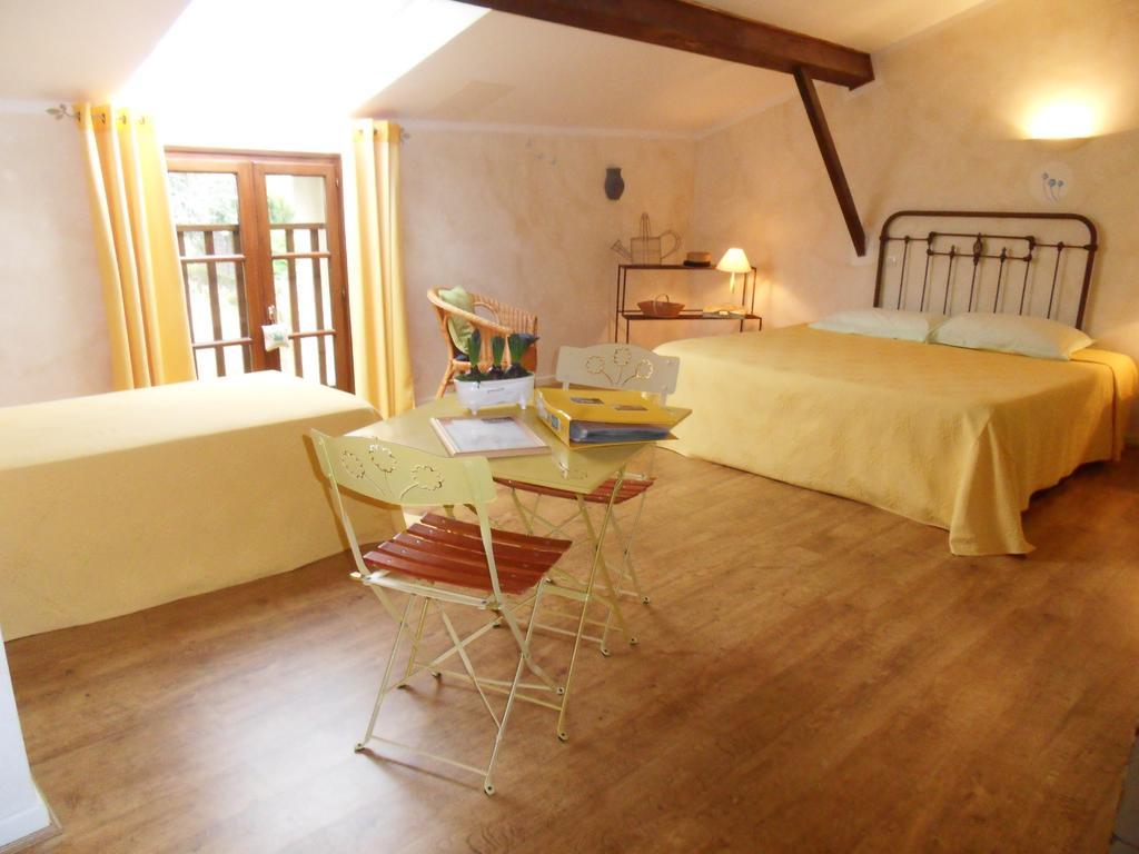 L'Estapade Des Tourelons Bed & Breakfast Saint-Jean-en-Royans Room photo