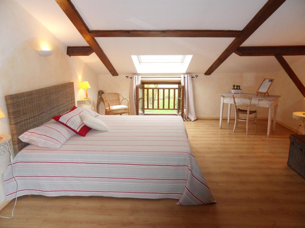 L'Estapade Des Tourelons Bed & Breakfast Saint-Jean-en-Royans Room photo