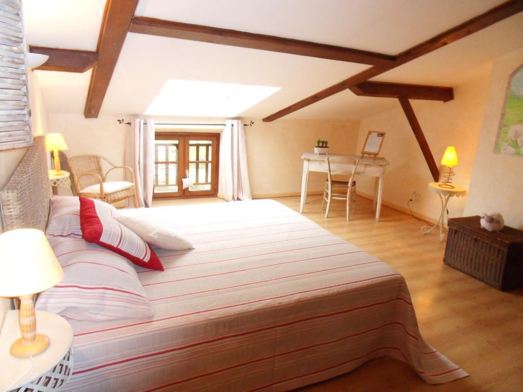 L'Estapade Des Tourelons Bed & Breakfast Saint-Jean-en-Royans Room photo