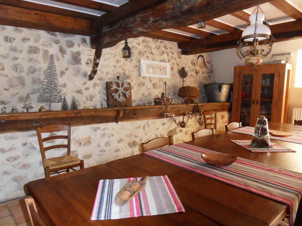 L'Estapade Des Tourelons Bed & Breakfast Saint-Jean-en-Royans Exterior photo