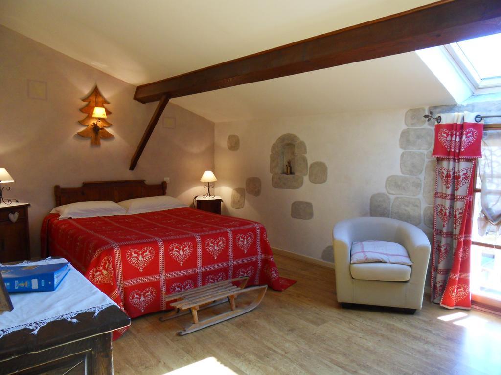 L'Estapade Des Tourelons Bed & Breakfast Saint-Jean-en-Royans Exterior photo